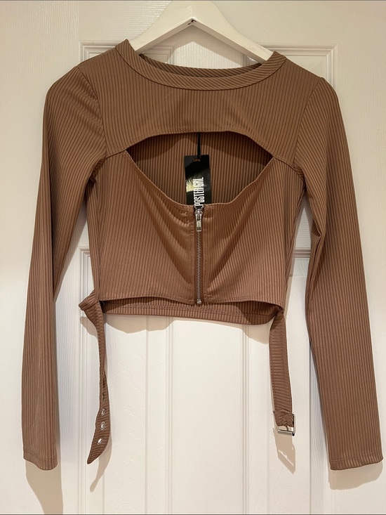 POSTER GIRL Tops - POSTER GIRL Brown Ribbed Long-Sleeve Cutout Zip Crop Top
